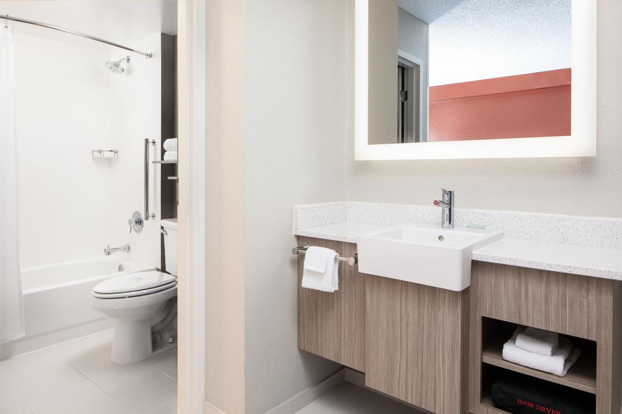 Springhill Suites By Marriott Dallas Downtown / West End Bagian luar foto
